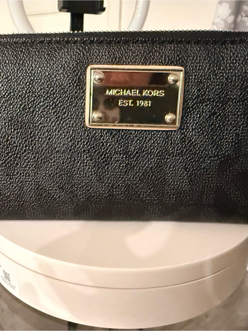 Pre-owned Michael Kors Black Leather Zip Wallet
